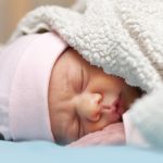 Como estabelecer uma rotina para o recém-nascido
